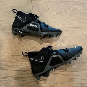 Pre owned Men’s NIKE ALPHA SHARK mid football cleats